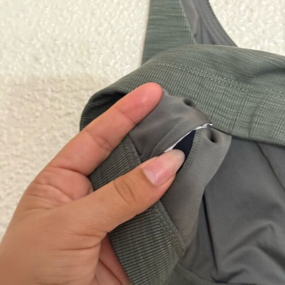 Vuori lux rib daily Green Sports Bra size Large - Picture 3 of 4